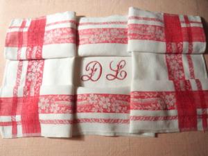 Monogramme ancien DL sur serviette