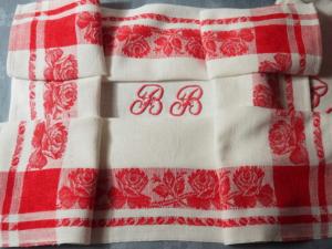 Joli monogramme ancien BB sur serviette, broderie rouge