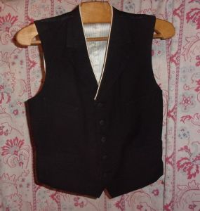 Beau petit gilet  noir ancien ,gilet d'homme, petite taille