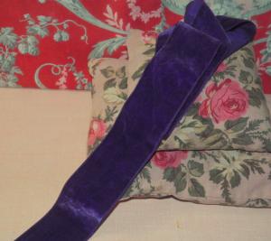 large ruban ancien de velours violet