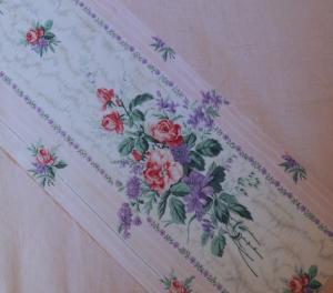 Fin tissu ancien fleuri, coloris pastels