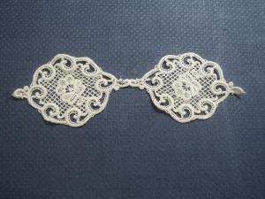 2 motifs anciens en dentelle, guipure, incrustation, application