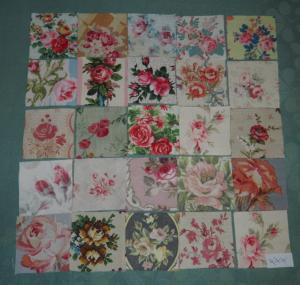   25 petits coupons de tissus anciens pour patchwork , motifs de " roses "