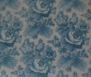 Fin tissu ancien fleuri , coloris bleus , 19ème